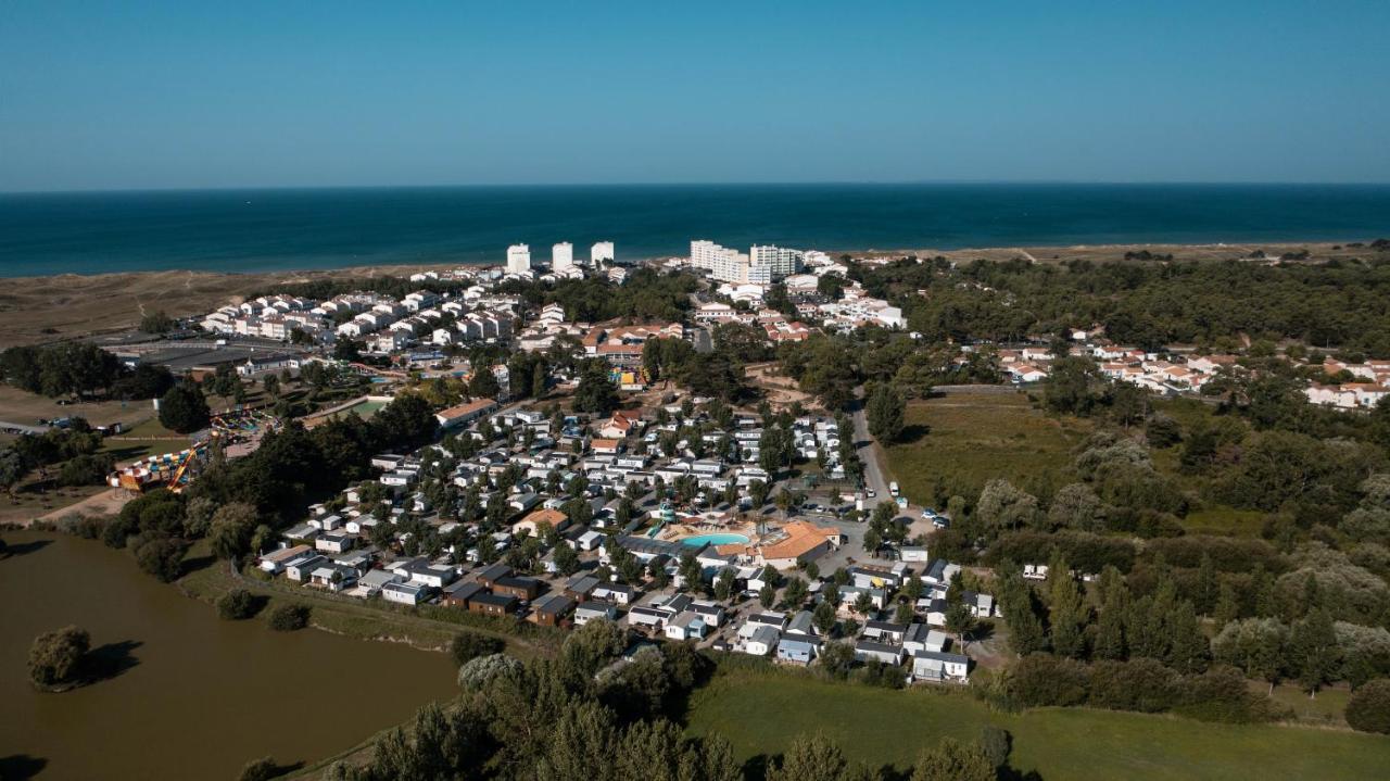 Hotel Camping Les Alizés Saint-Hilaire-de-Riez Esterno foto
