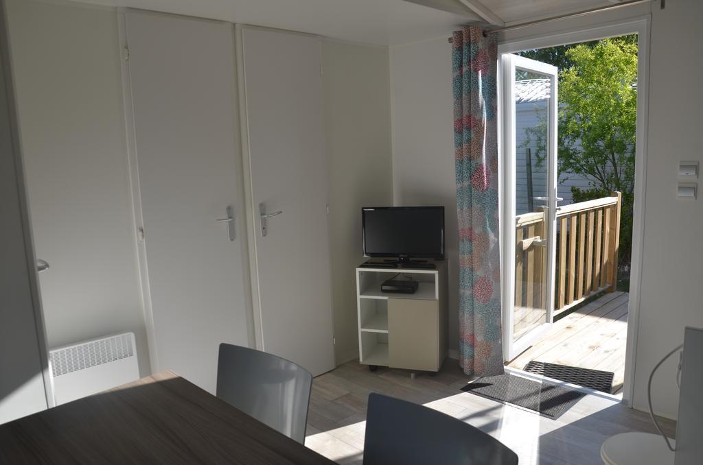 Hotel Camping Les Alizés Saint-Hilaire-de-Riez Esterno foto