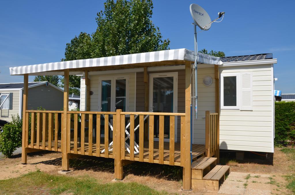 Hotel Camping Les Alizés Saint-Hilaire-de-Riez Esterno foto